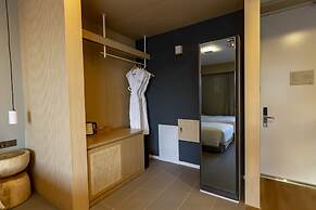 Hound Hotel Signature