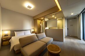 Hound Hotel Signature