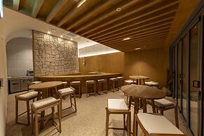 Hound Hotel Signature