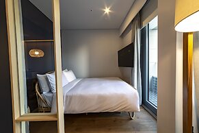 Hound Hotel Signature