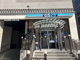 Hound Hotel Signature