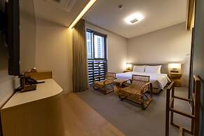 Hound Hotel Signature