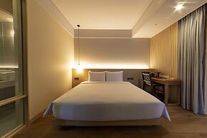 Hound Hotel Signature