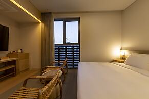 Hound Hotel Signature