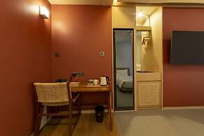 Hound Hotel Signature