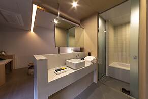 Hound Hotel Signature