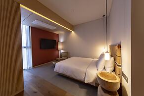 Hound Hotel Signature