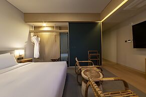 Hound Hotel Signature