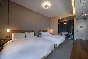 Hound Hotel Signature