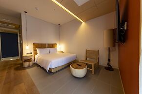 Hound Hotel Signature