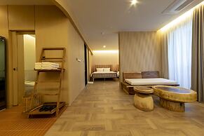 Hound Garden&Terrace Hotel