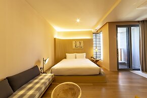 Hound Garden&Terrace Hotel