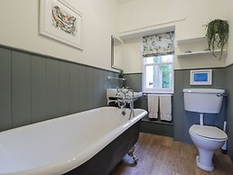 Cormack Lodge - Brodie Castle