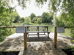 Willow Lodge At Bridge Lake Farm & Fishery