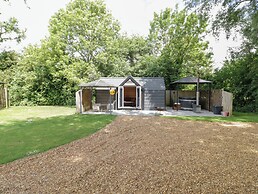 Willow Lodge At Bridge Lake Farm & Fishery