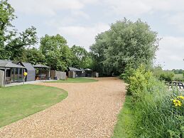 Willow Lodge At Bridge Lake Farm & Fishery