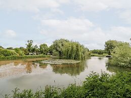 Willow Lodge At Bridge Lake Farm & Fishery