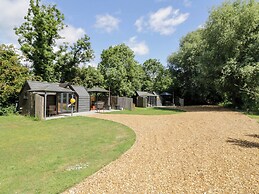 Willow Lodge At Bridge Lake Farm & Fishery