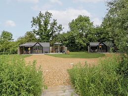 Acorn Lodge At Bridge Lake Farm & Fishery