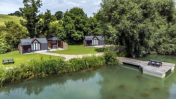 Acorn Lodge At Bridge Lake Farm & Fishery