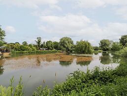 Acorn Lodge At Bridge Lake Farm & Fishery