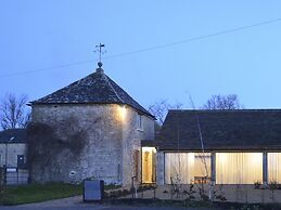 High Cogges Farm Holiday Cottages The Granary