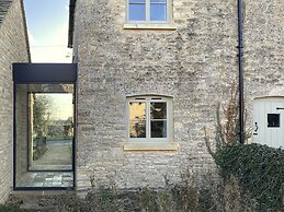 High Cogges Farm Holiday Cottages The Granary