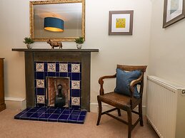 South Mains Cottage - Craigievar Castle