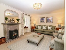 South Mains Cottage - Craigievar Castle