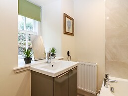 South Mains Cottage - Craigievar Castle