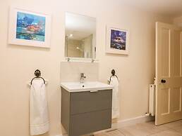 South Mains Cottage - Craigievar Castle