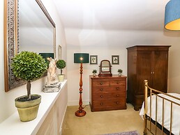 South Mains Cottage - Craigievar Castle