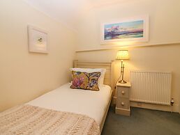 South Mains Cottage - Craigievar Castle