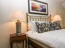 South Mains Cottage - Craigievar Castle