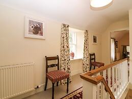 South Mains Cottage - Craigievar Castle