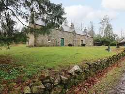 South Mains Cottage - Craigievar Castle