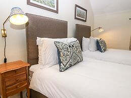 South Mains Cottage - Craigievar Castle