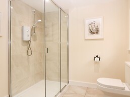 South Mains Cottage - Craigievar Castle