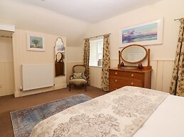 North Mains Cottage - Craigievar Castle