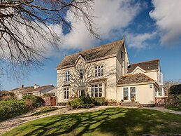Victoria Lodge
