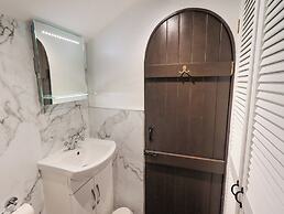 Cobblestone Cottage