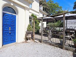 Holcombe House