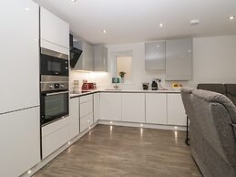 Flat 2, 38 Preston Road