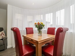 Flat 2, 38 Preston Road