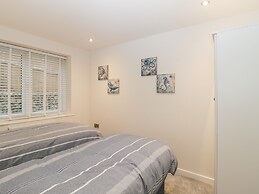 Flat 2, 38 Preston Road