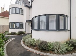 Flat 2, 38 Preston Road