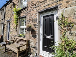 3 Barlwyd Terrace