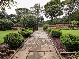 Yardley Manor