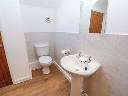 3 Eden Lodge