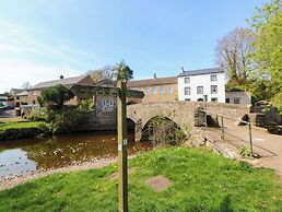 2 Eden Lodge